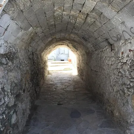 Ξενοδοχείο με διαμερίσματα 8 4*