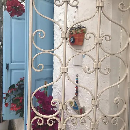 8 4* Μαρμαρίς