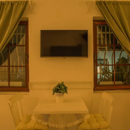 8 מלון דירות מרמריס